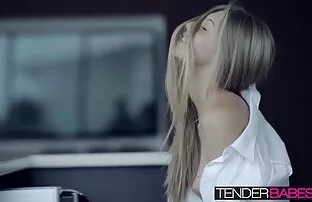 XXX 幅タイトなお尻が大好きコックで彼女の穴 女性 が 見 たい エロ 動画