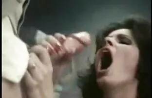 XXX -十代の若者たちを舐めている母-ヴェロニカAvluvとゾーイテイラー 女性 レイプ 無料 動画
