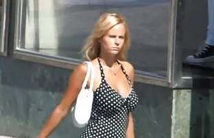 XXX ティーン金髪の女の子18歳 女 の 裸 動画 無料