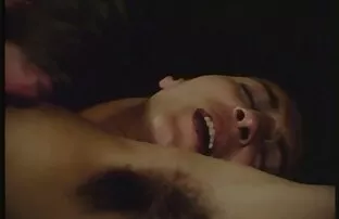 XXX 小柄な破裂音のsadieは球のための足を広げます 女 向け 無料 エロ 動画