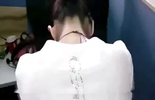 XXX 黒い顔のブロンド 動画 av 女性