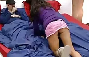 XXX 売春婦アジアの三人組とともに毛深い 動画 アダルト 女性 向け